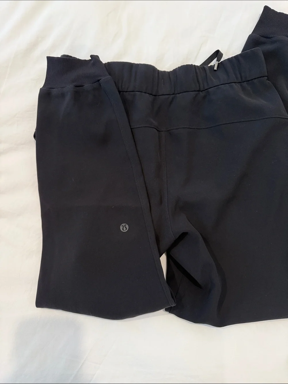 Lululemon joggers black size 4